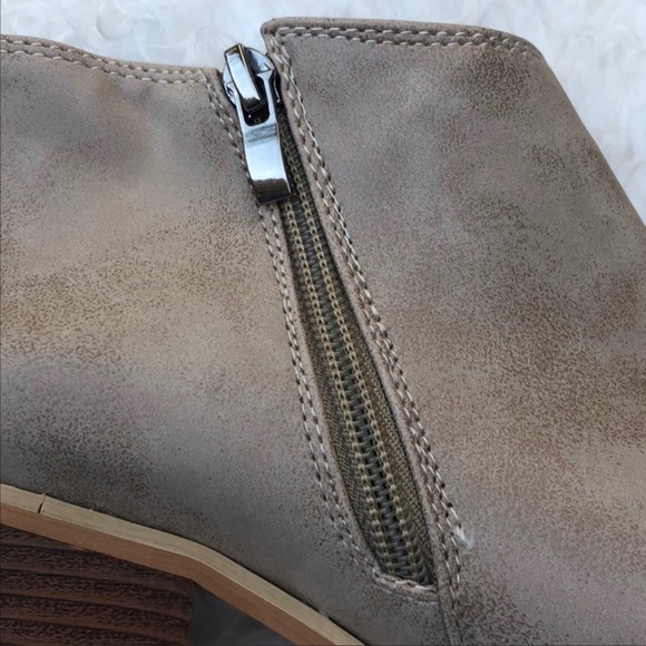 🍁 Tan Booties 🍁 - Picture 4 of 4